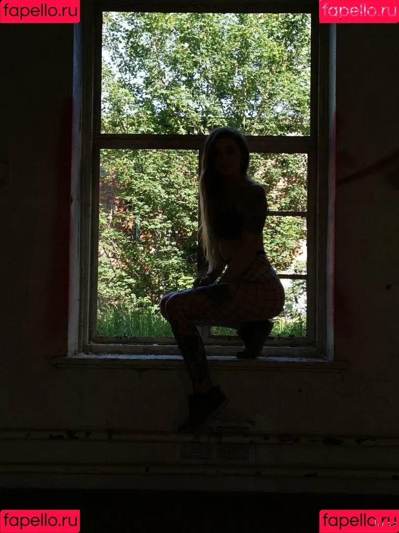 lunahaze Onlyfans Photo Gallery 