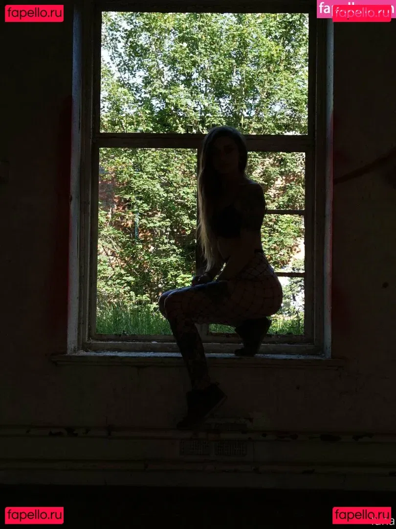 lunahaze Onlyfans Photo Gallery 