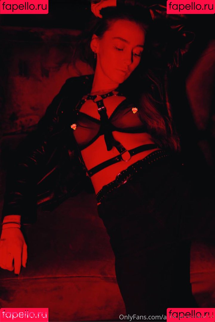 Ariel LB Onlyfans Photo Gallery 