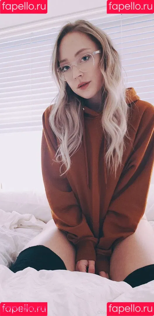itskatiebelle Onlyfans Photo Gallery 