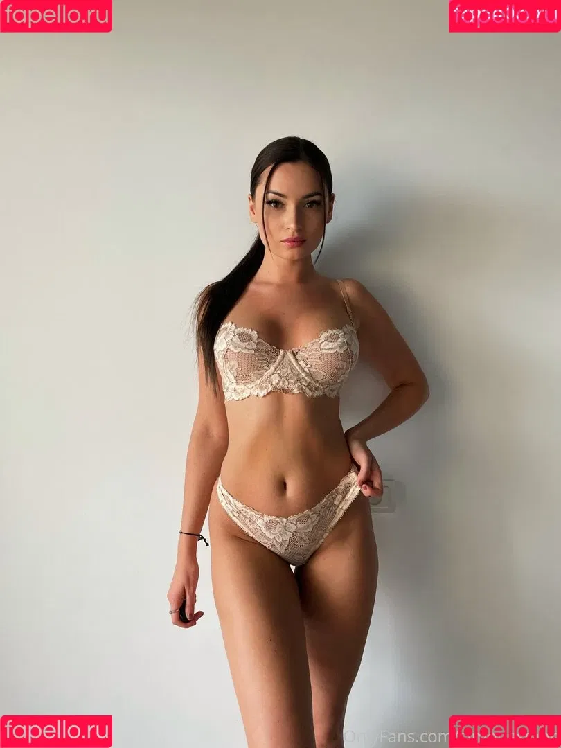 simonastann Onlyfans Photo Gallery 
