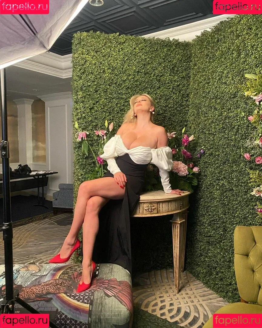 Caroline Vreeland Onlyfans Photo Gallery 