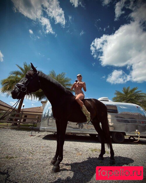 Caroline Vreeland Onlyfans Photo Gallery 