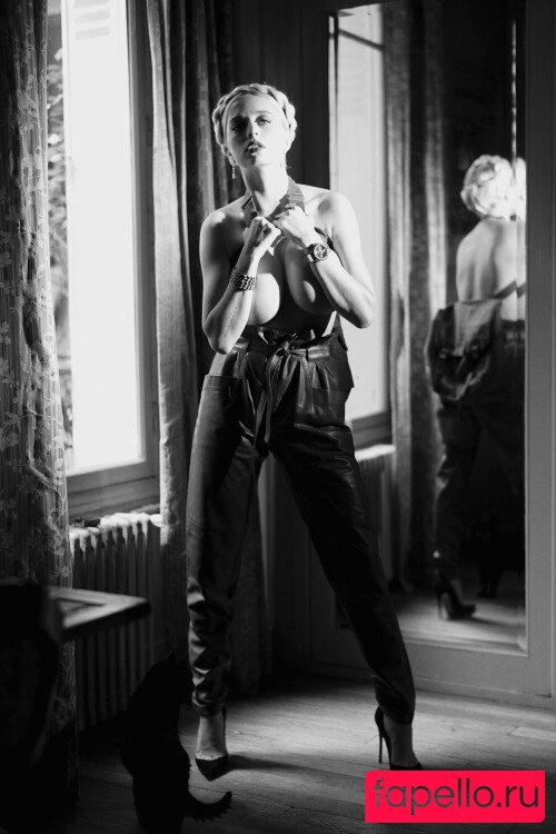 Caroline Vreeland Onlyfans Photo Gallery 