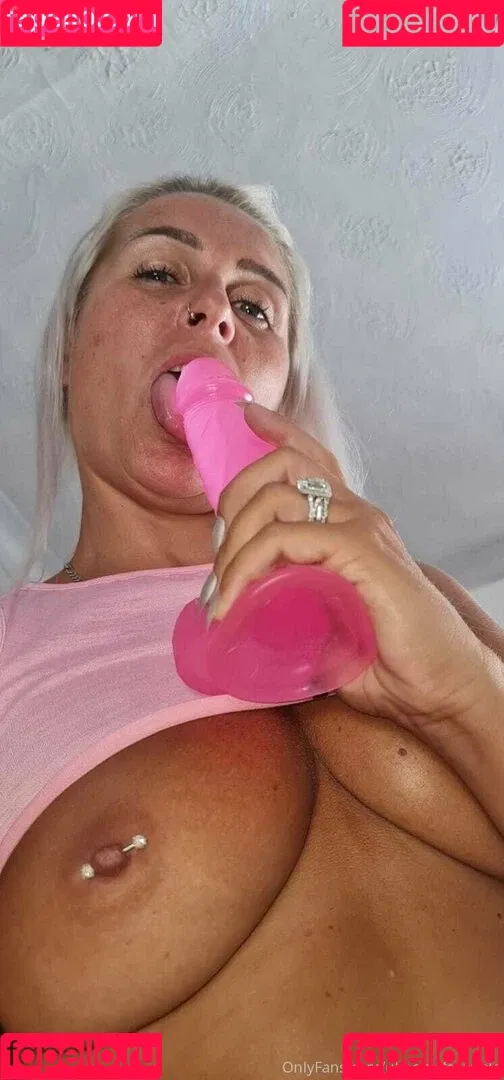 ukhotwife Onlyfans Photo Gallery 