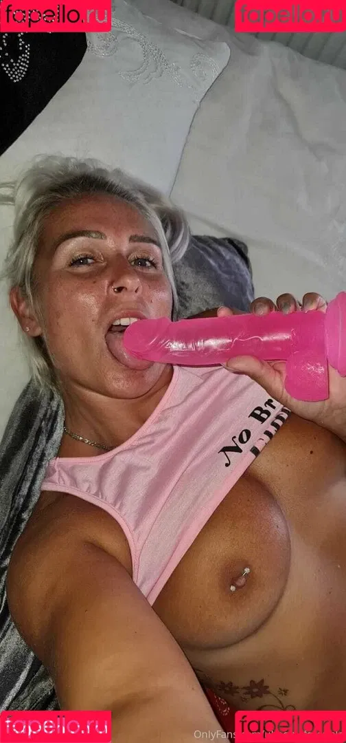 ukhotwife Onlyfans Photo Gallery 