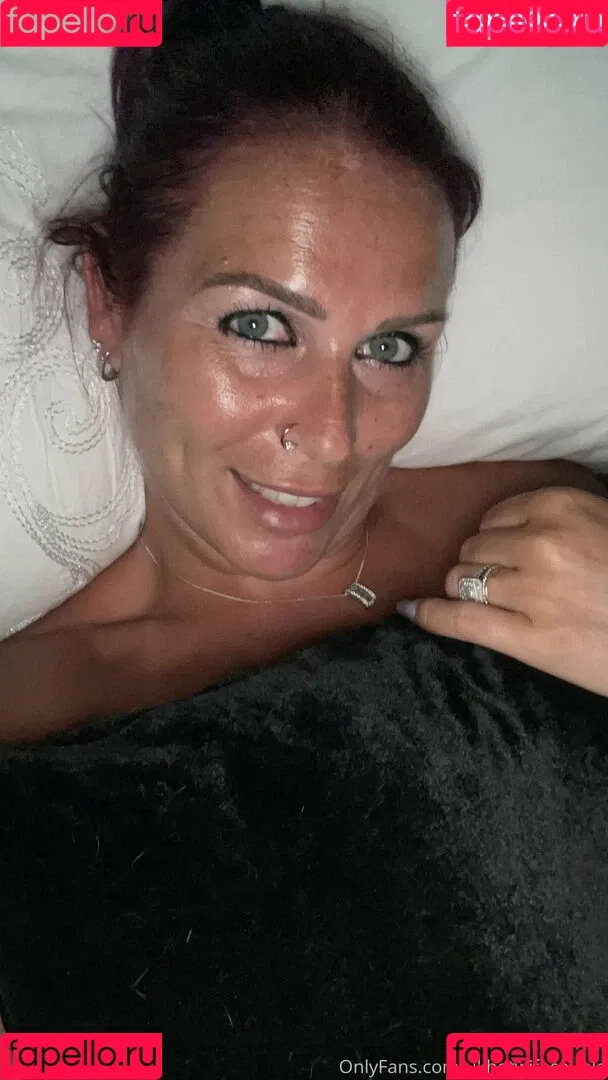 ukhotwife Onlyfans Photo Gallery 