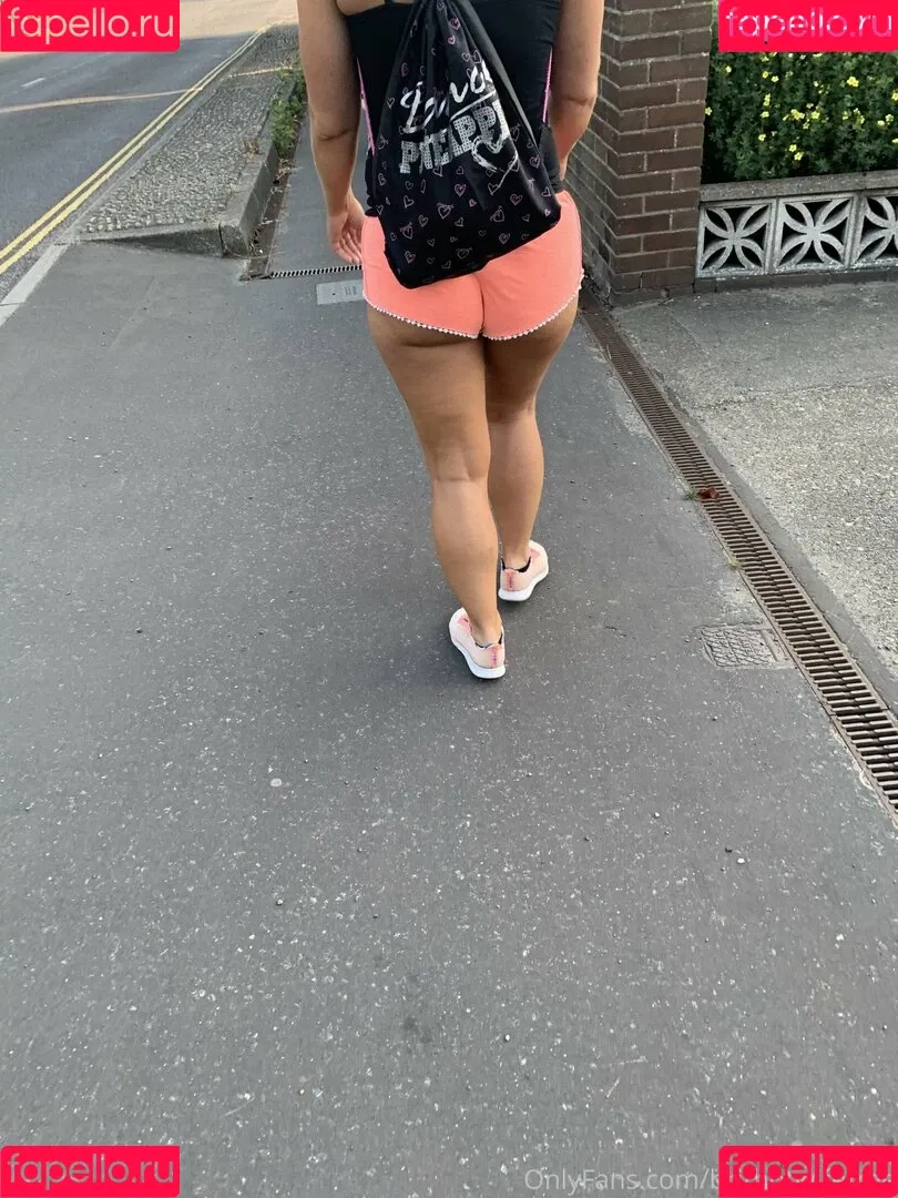 ukhotwife Onlyfans Photo Gallery 