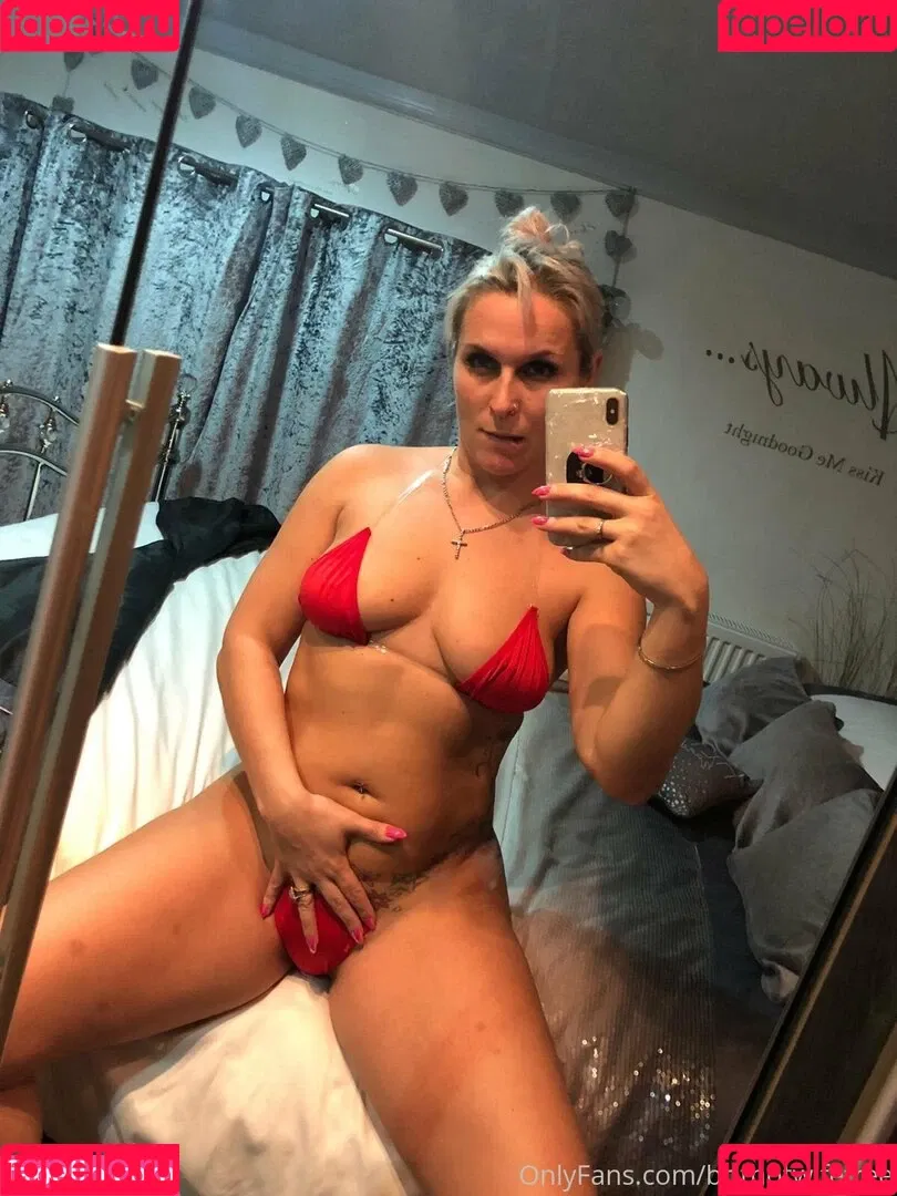 ukhotwife Onlyfans Photo Gallery 