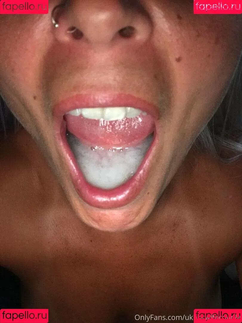 ukhotwife Onlyfans Photo Gallery 