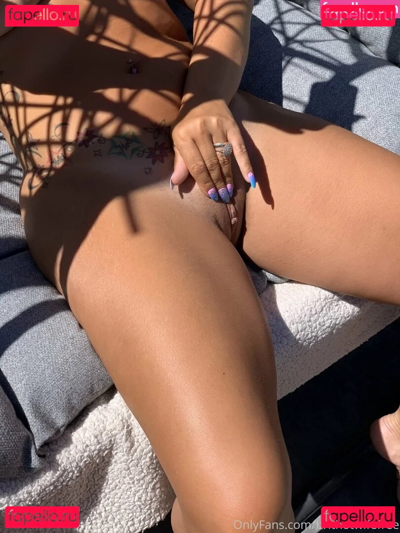 ukhotwife Onlyfans Photo Gallery 