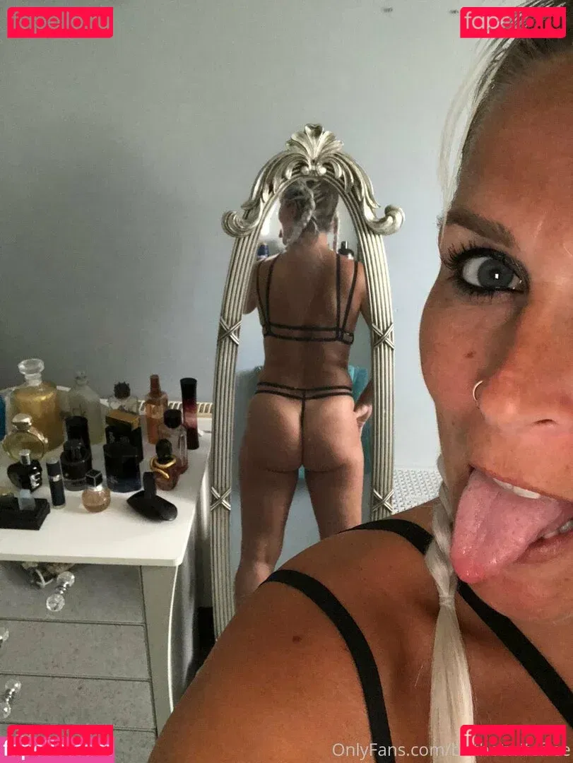 ukhotwife Onlyfans Photo Gallery 