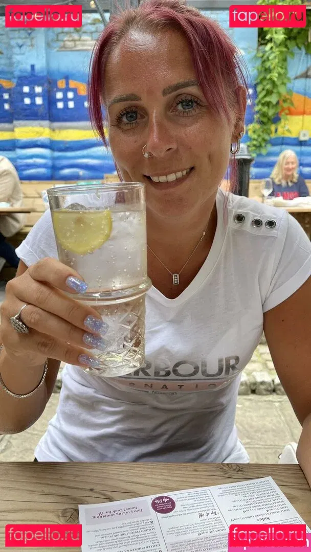 ukhotwife Onlyfans Photo Gallery 