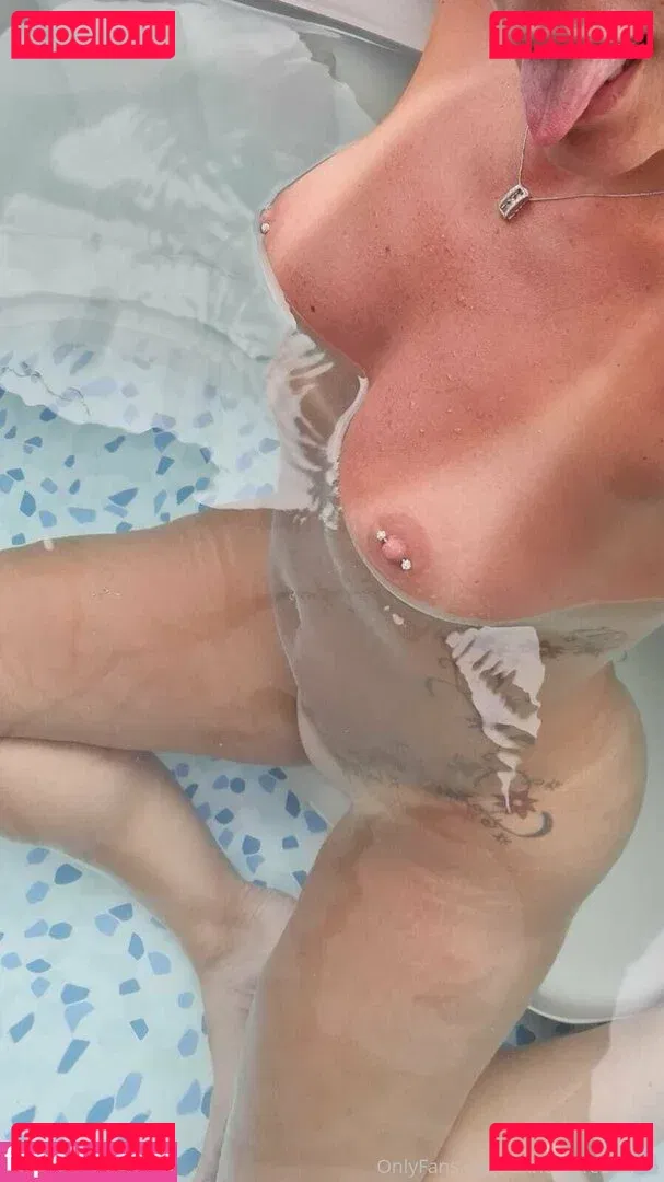 ukhotwife Onlyfans Photo Gallery 