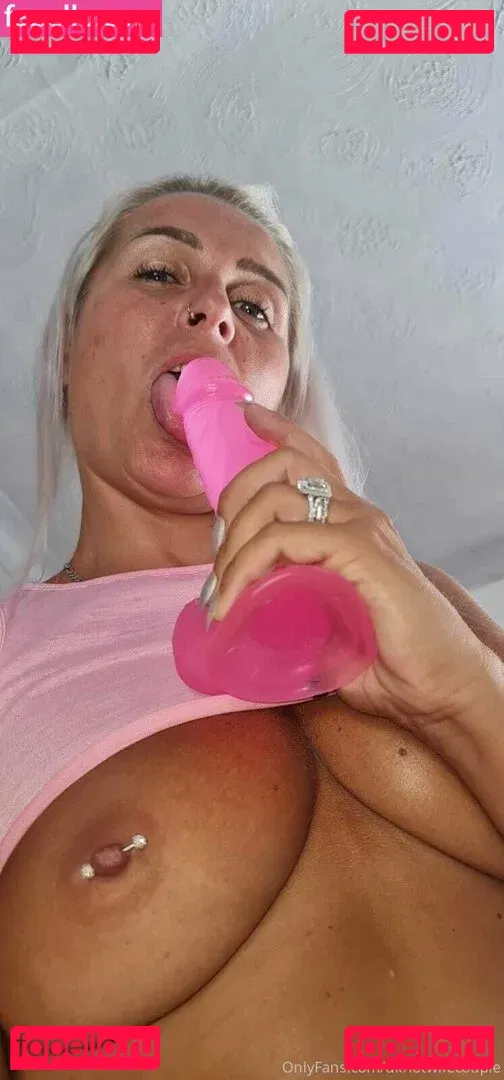 ukhotwife Onlyfans Photo Gallery 