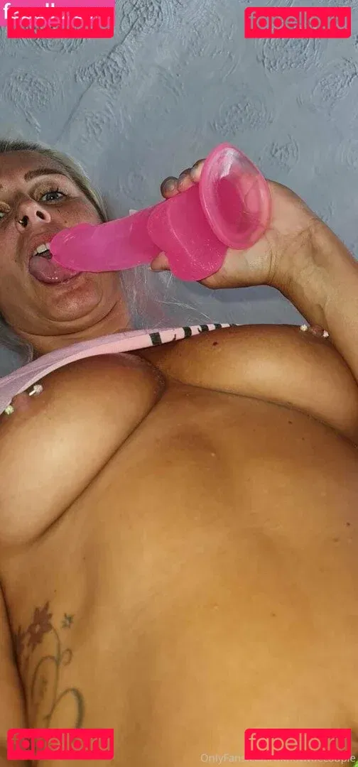 ukhotwife Onlyfans Photo Gallery 