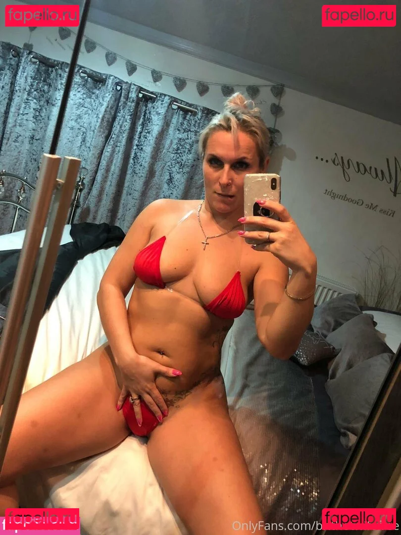 ukhotwife Onlyfans Photo Gallery 