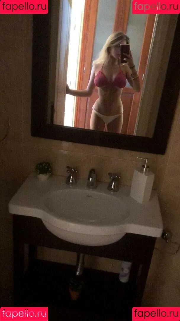 notcomba Onlyfans Photo Gallery 