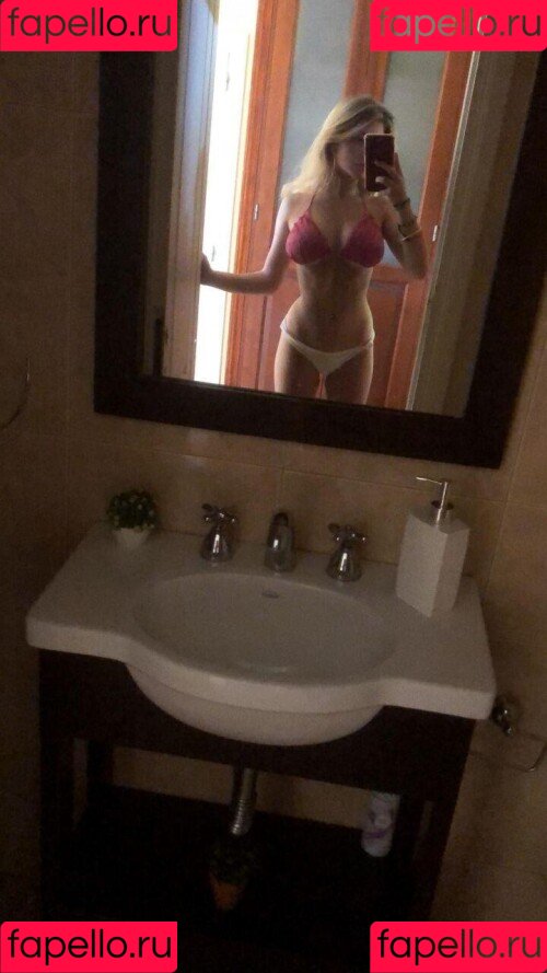 notcomba Onlyfans Photo Gallery 