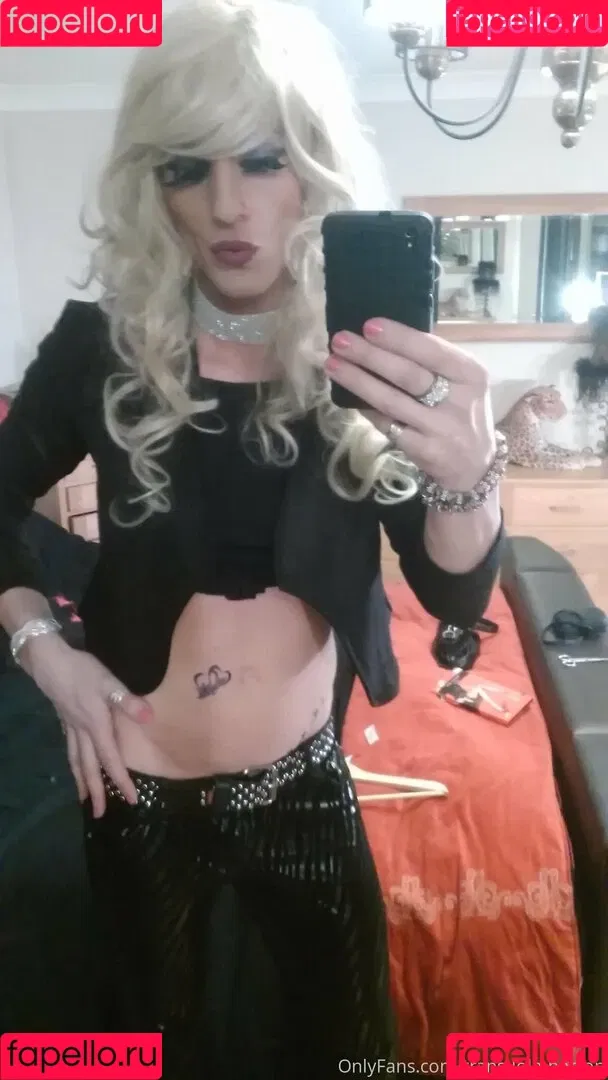 trans-lola-perron Onlyfans Photo Gallery 