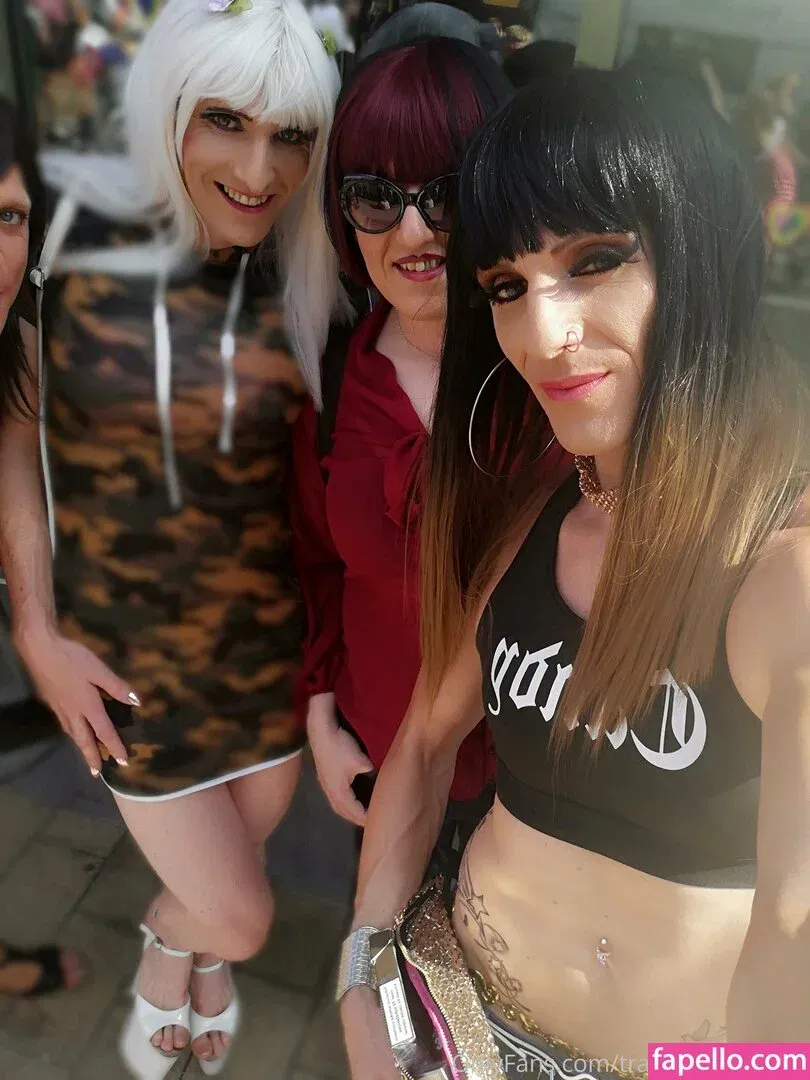 trans-lola-perron Onlyfans Photo Gallery 