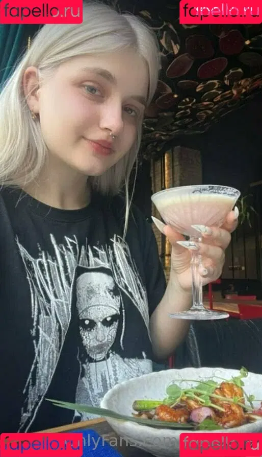llittleeva Onlyfans Photo Gallery 