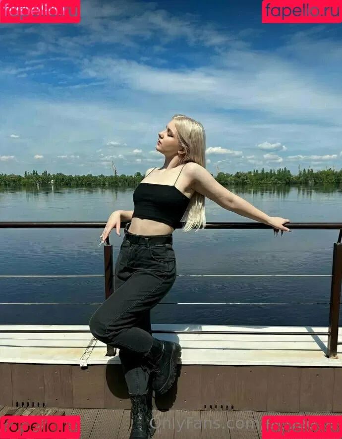 llittleeva Onlyfans Photo Gallery 