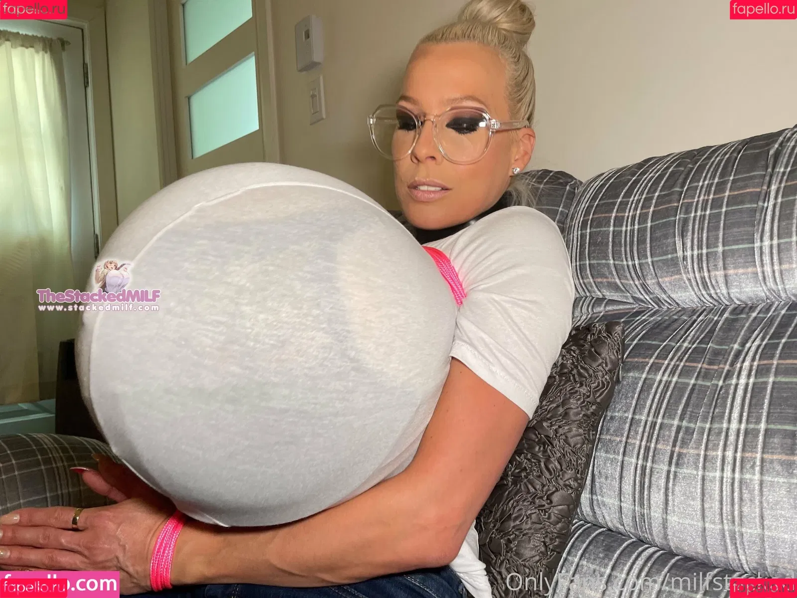 thebustysasha Onlyfans Photo Gallery 