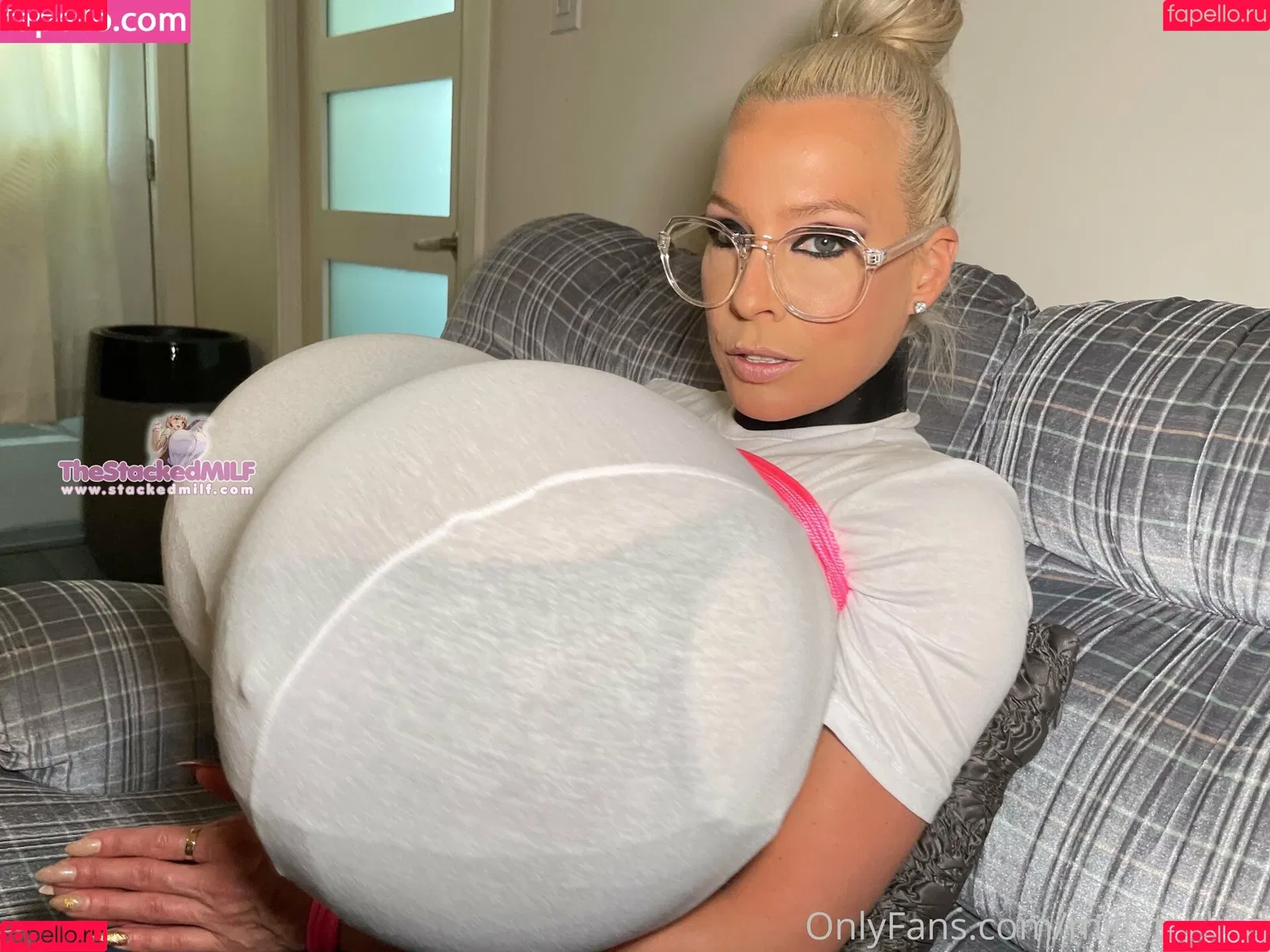 thebustysasha Onlyfans Photo Gallery 