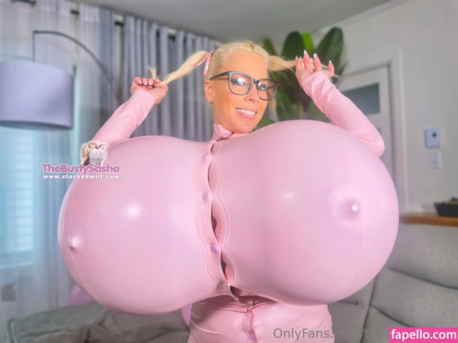 thebustysasha Onlyfans Photo Gallery 