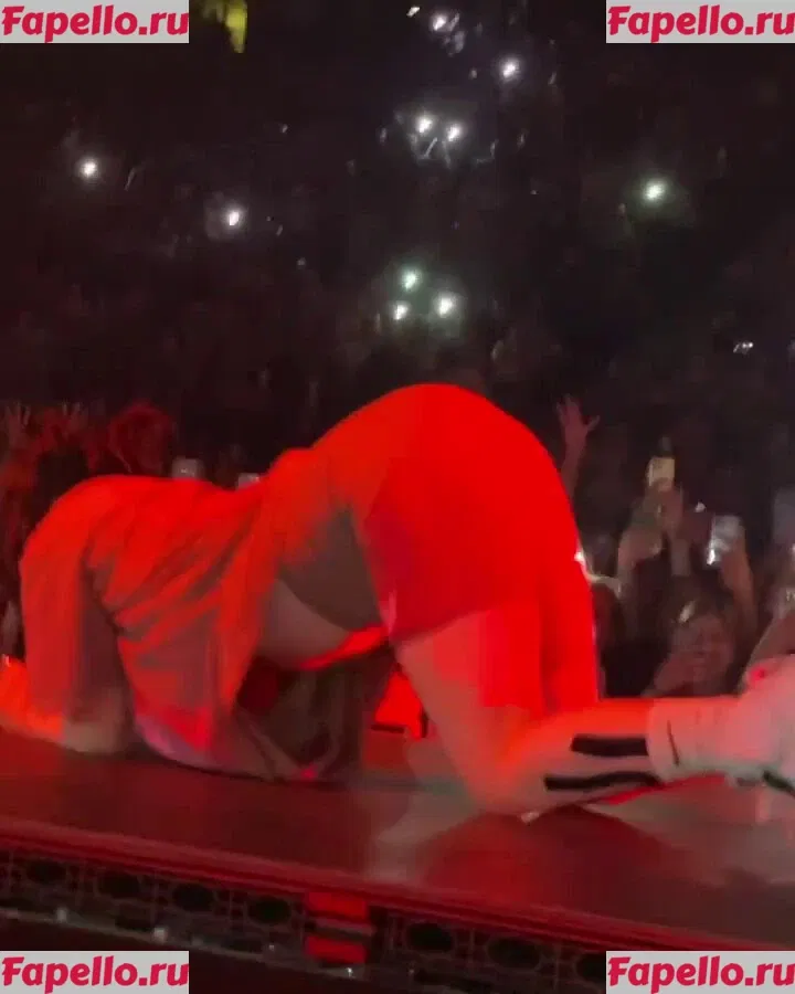 Billie Eilish Onlyfans Photo Gallery 