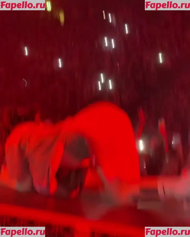 Billie Eilish Onlyfans Photo Gallery 