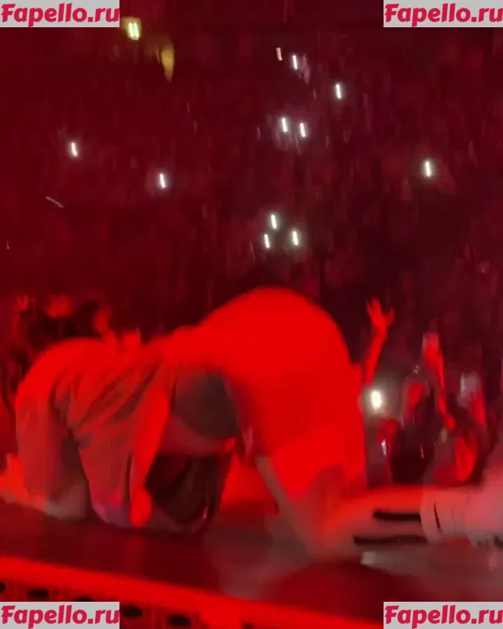 Billie Eilish Onlyfans Photo Gallery 