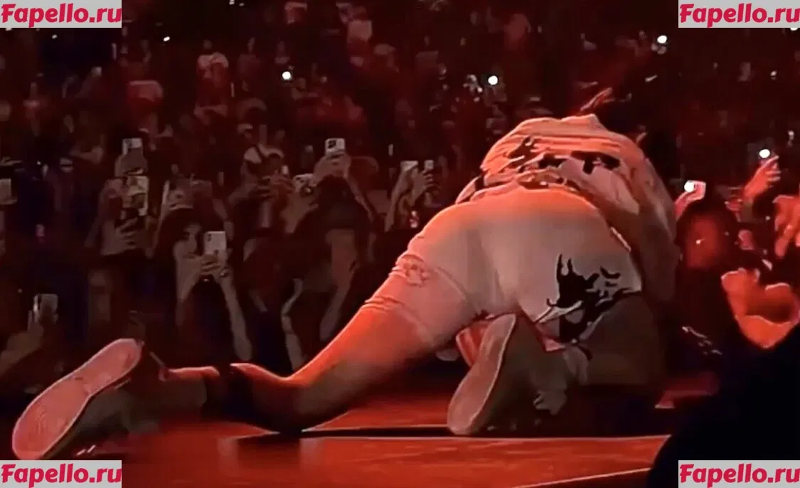 Billie Eilish Onlyfans Photo Gallery 