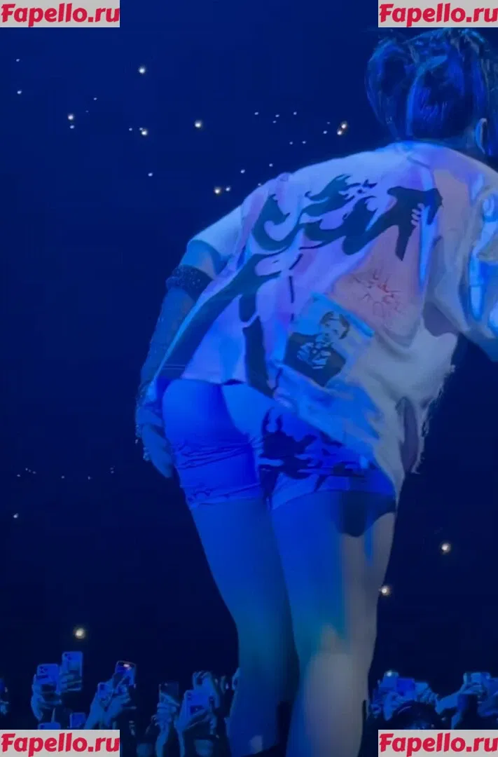 Billie Eilish Onlyfans Photo Gallery 