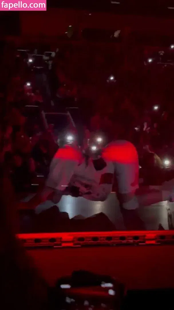 Billie Eilish Onlyfans Photo Gallery 