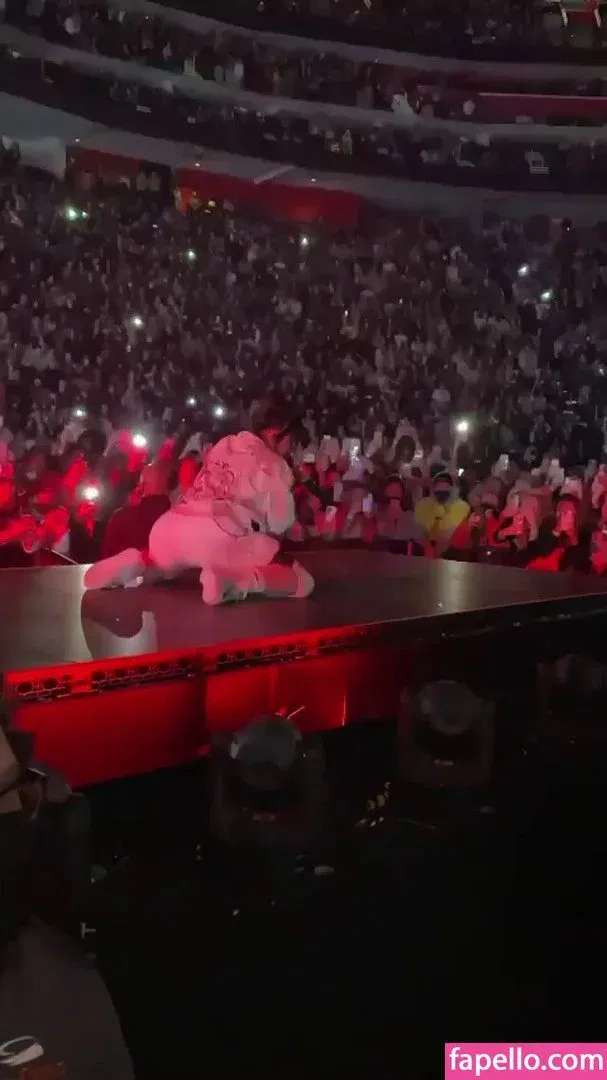 Billie Eilish Onlyfans Photo Gallery 