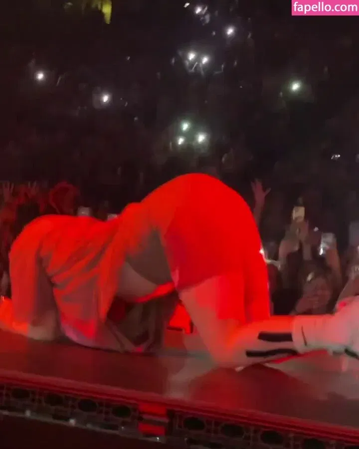 Billie Eilish Onlyfans Photo Gallery 