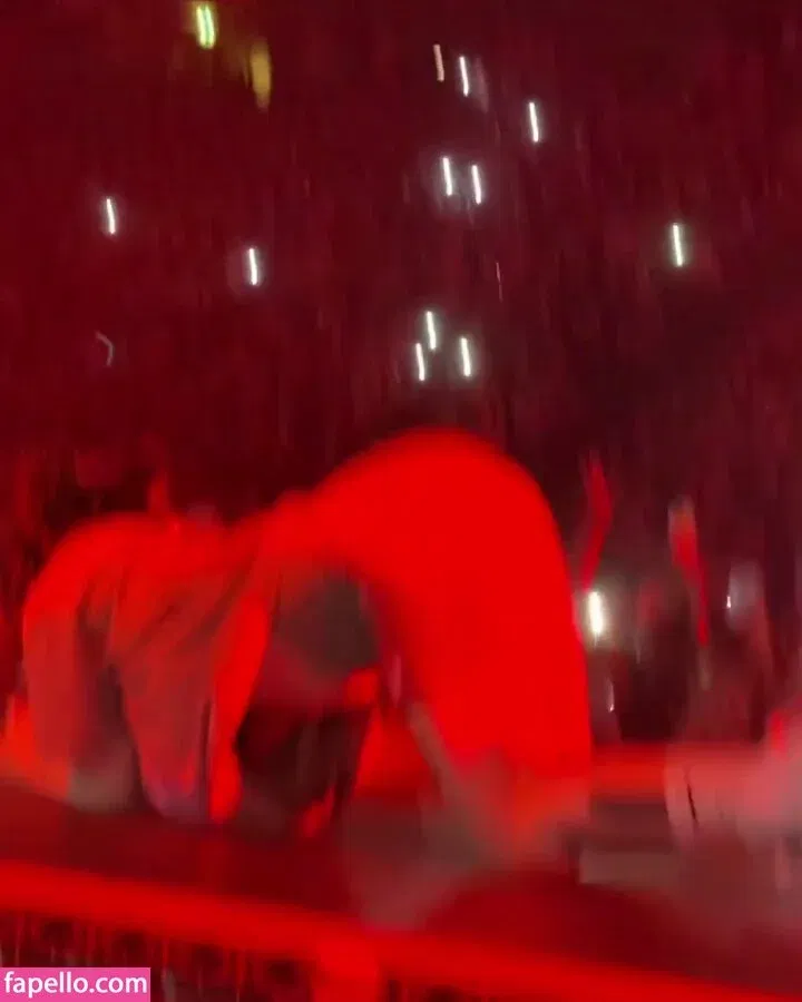 Billie Eilish Onlyfans Photo Gallery 