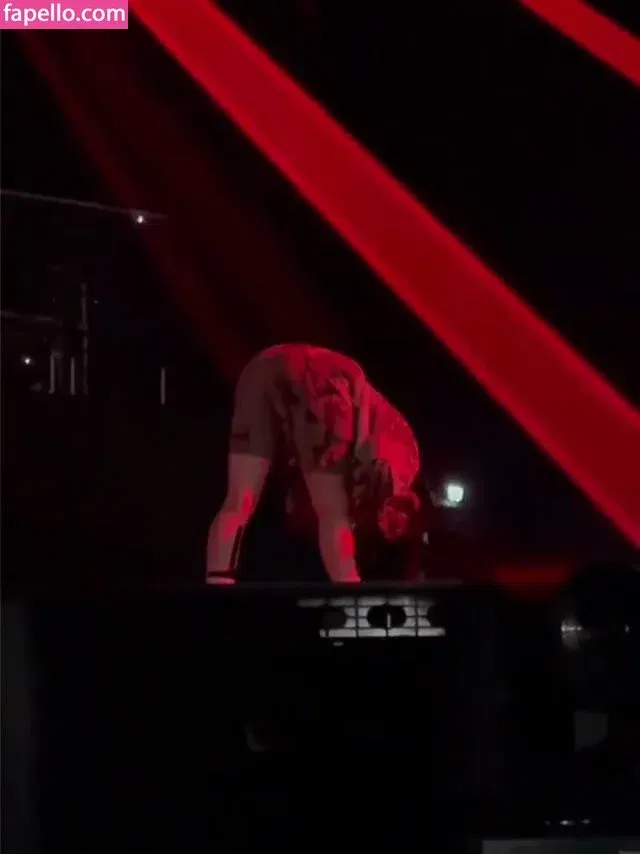 Billie Eilish Onlyfans Photo Gallery 