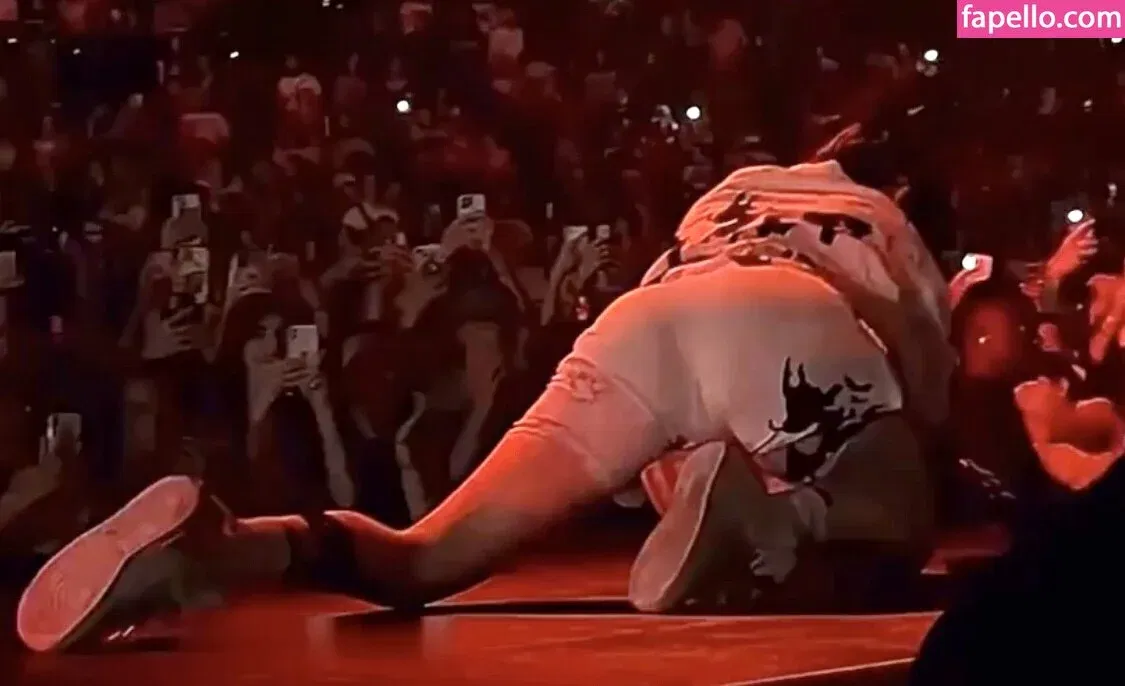 Billie Eilish Onlyfans Photo Gallery 