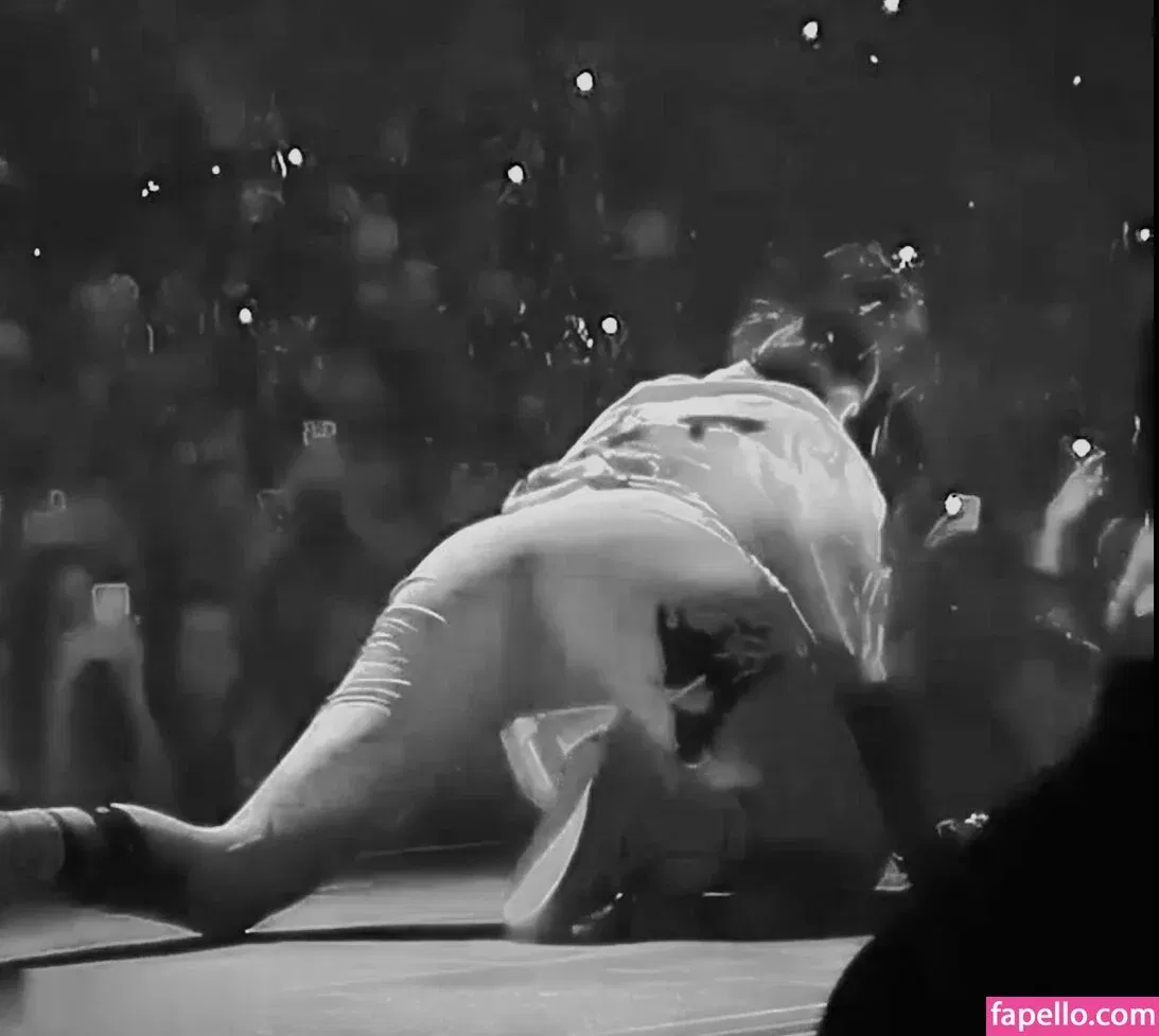 Billie Eilish Onlyfans Photo Gallery 