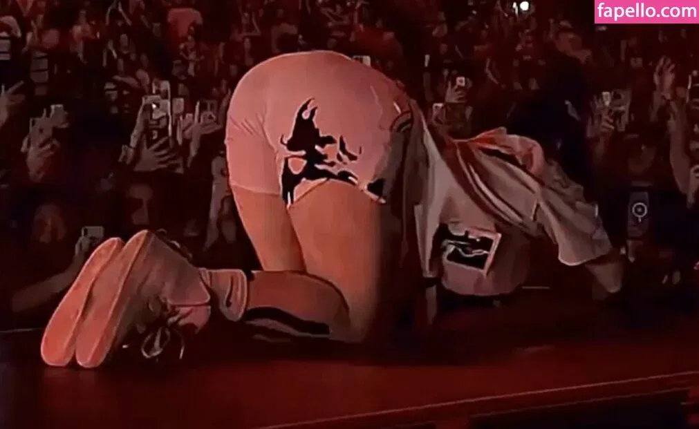 Billie Eilish Onlyfans Photo Gallery 