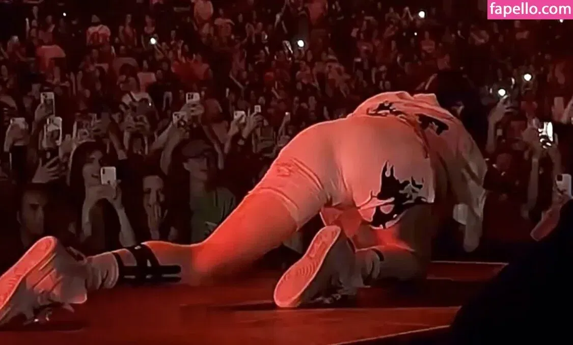 Billie Eilish Onlyfans Photo Gallery 