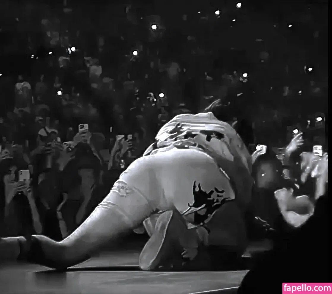 Billie Eilish Onlyfans Photo Gallery 