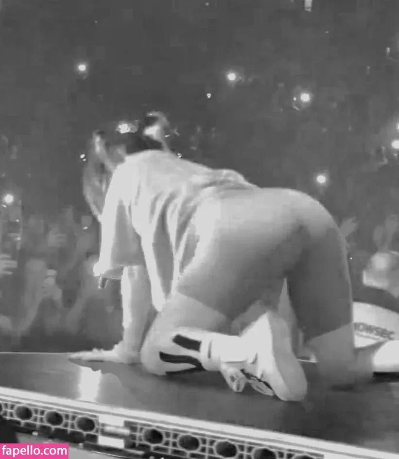 Billie Eilish Onlyfans Photo Gallery 