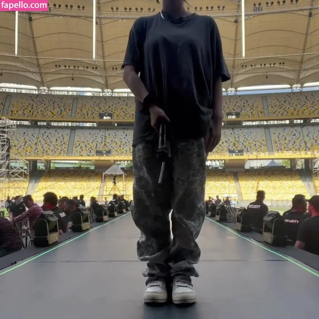 Billie Eilish Onlyfans Photo Gallery 