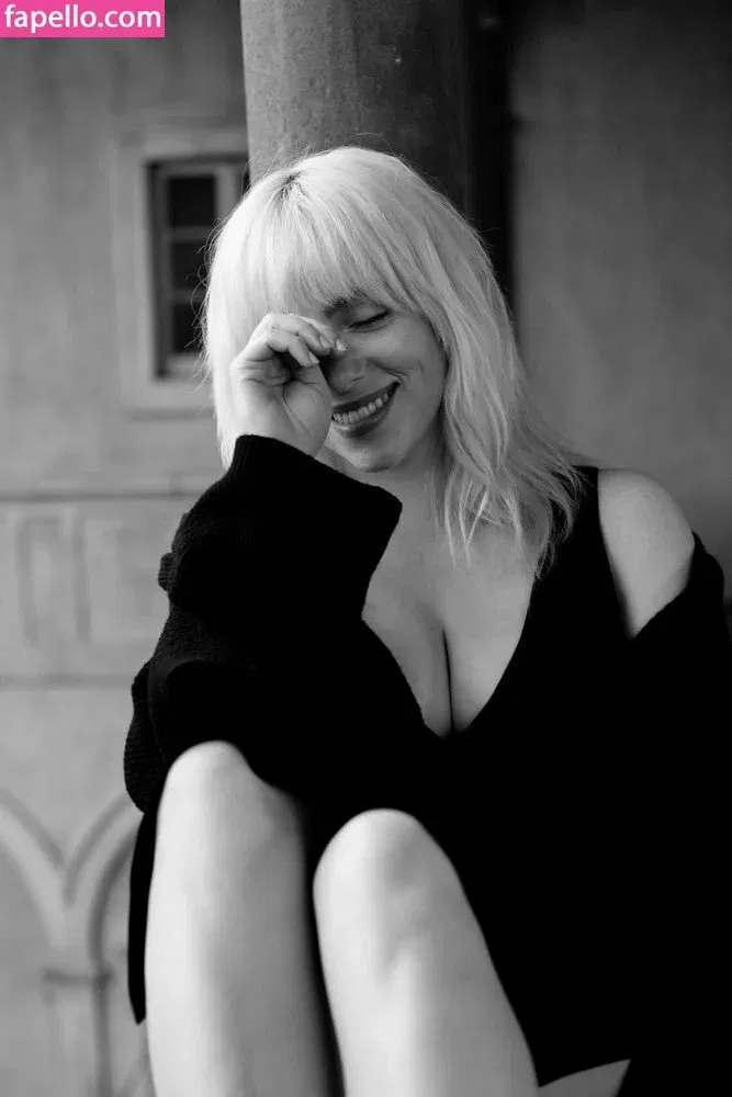 Billie Eilish Onlyfans Photo Gallery 