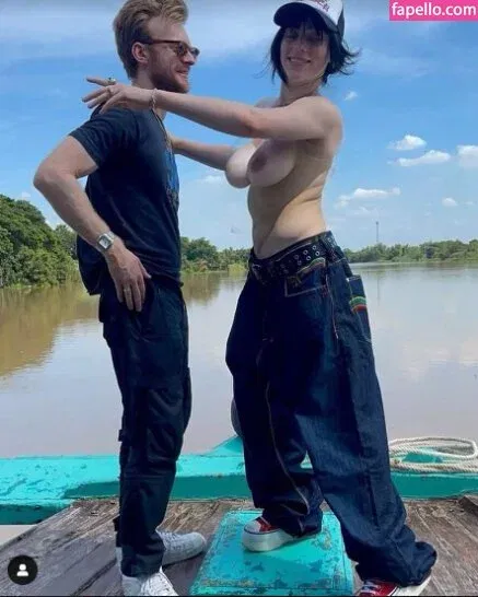 Billie Eilish Onlyfans Photo Gallery 