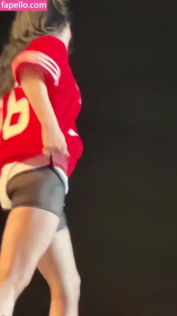 Billie Eilish Onlyfans Photo Gallery 